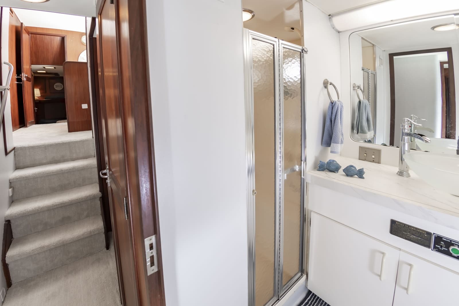 1987 Hatteras 63 Motor Yacht - Photo 69