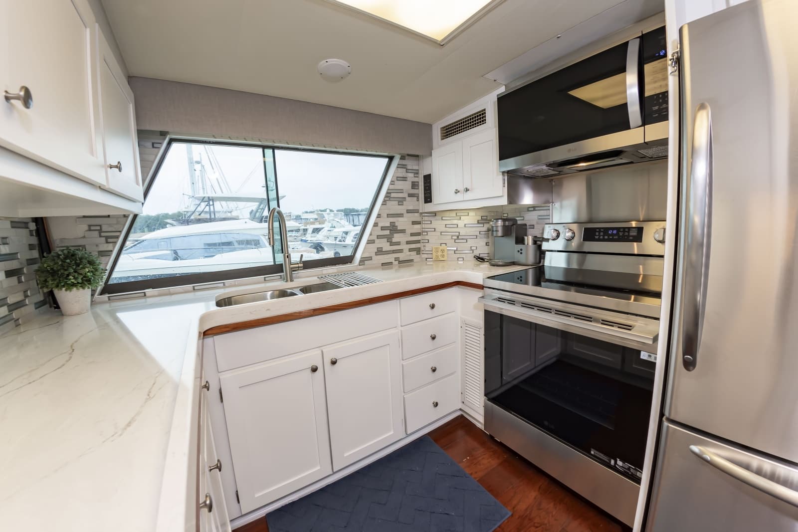 1987 Hatteras 63 Motor Yacht - Photo 39