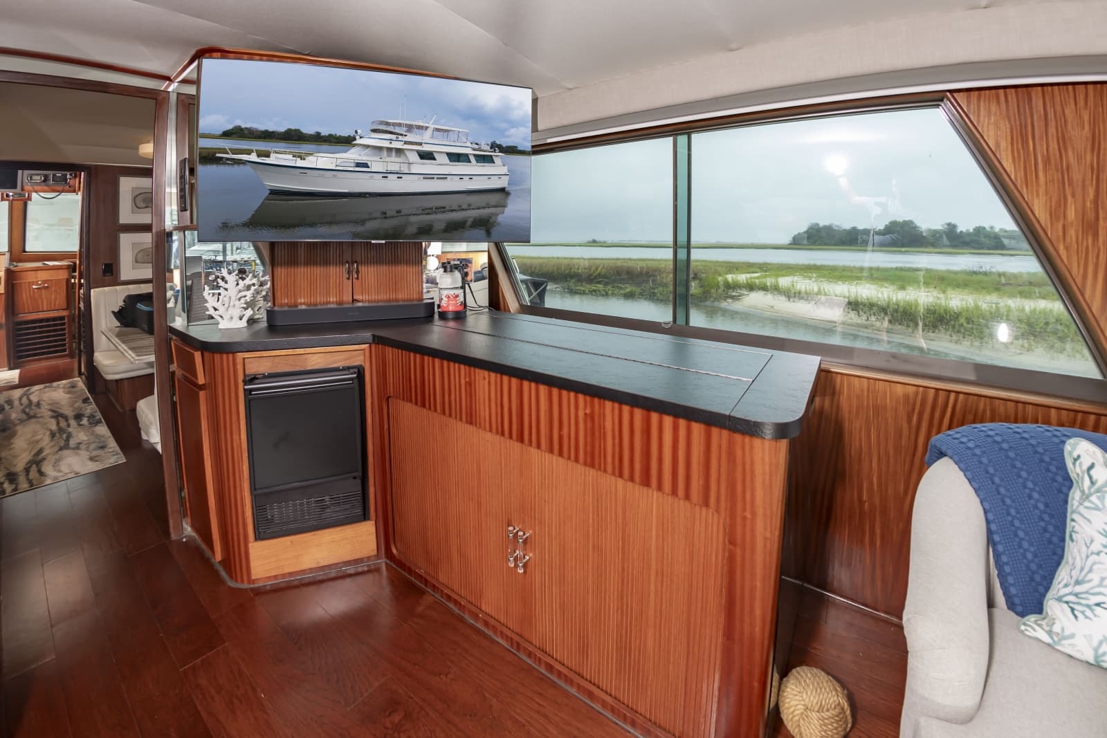 1987 Hatteras 63 Motor Yacht - Photo 31