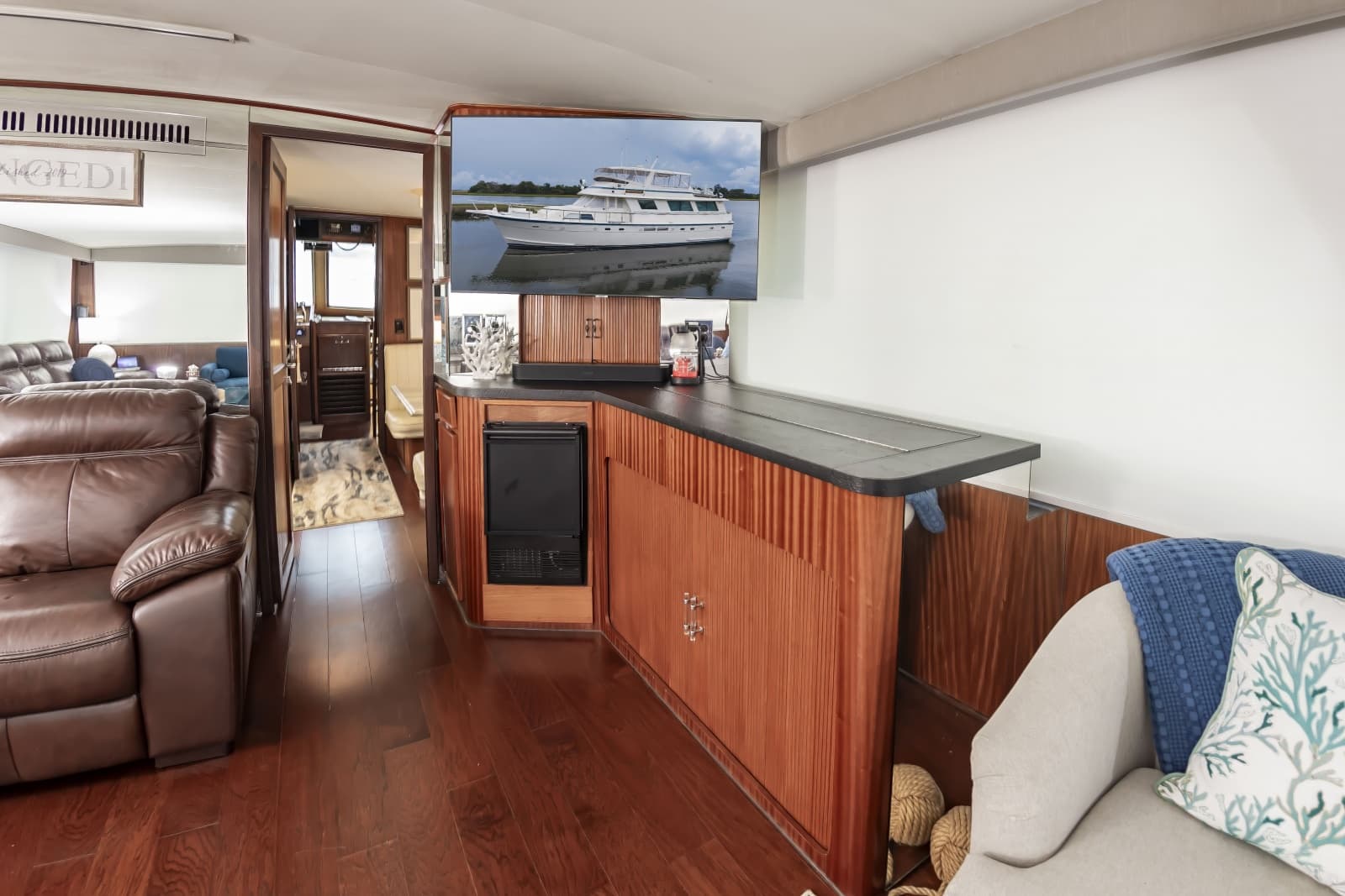 1987 Hatteras 63 Motor Yacht - Photo 32