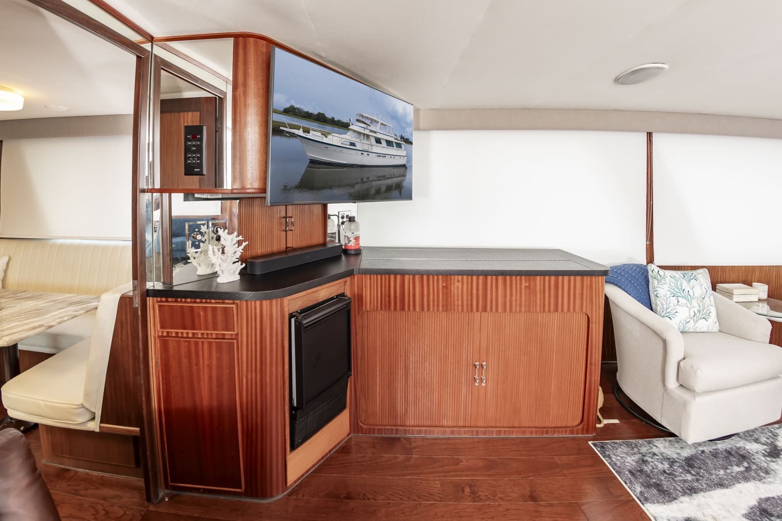 1987 Hatteras 63 Motor Yacht - Photo 30
