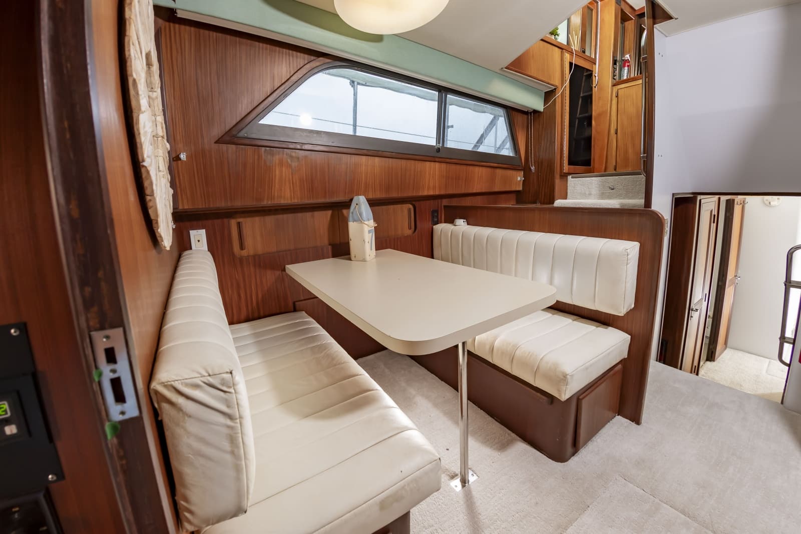 1987 Hatteras 63 Motor Yacht - Photo 48