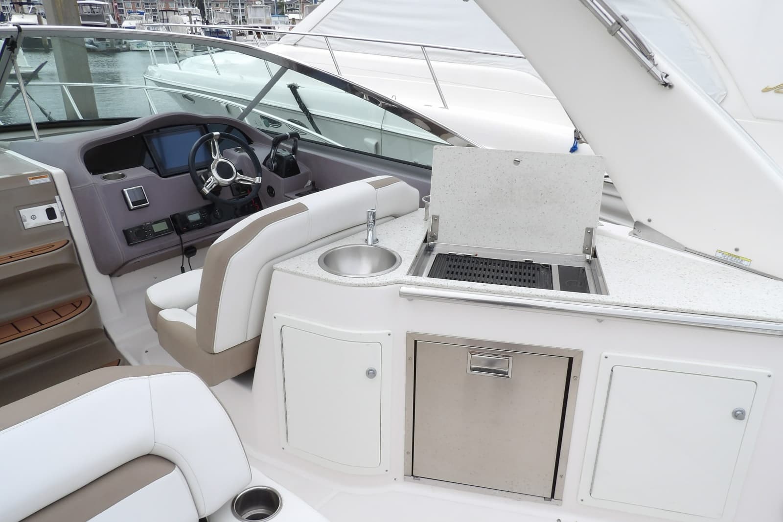 2018 Regal 33 XO - Photo 16
