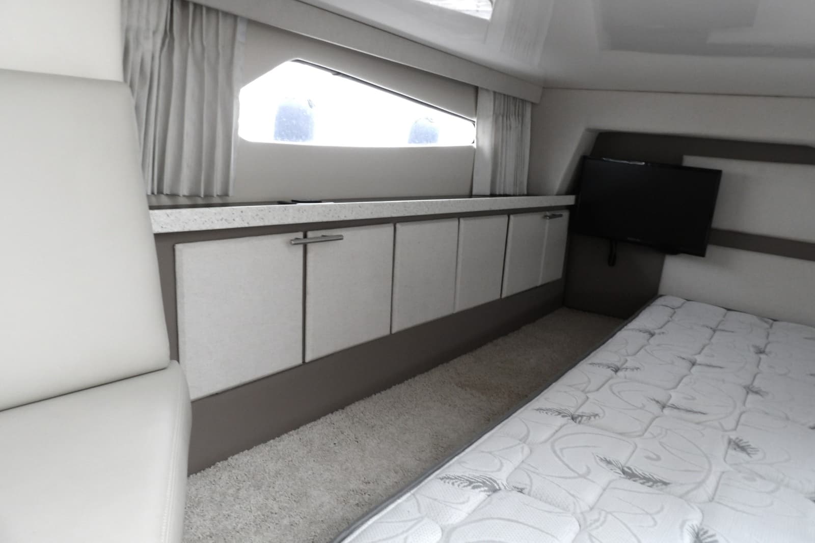2018 Regal 33 XO - Photo 33