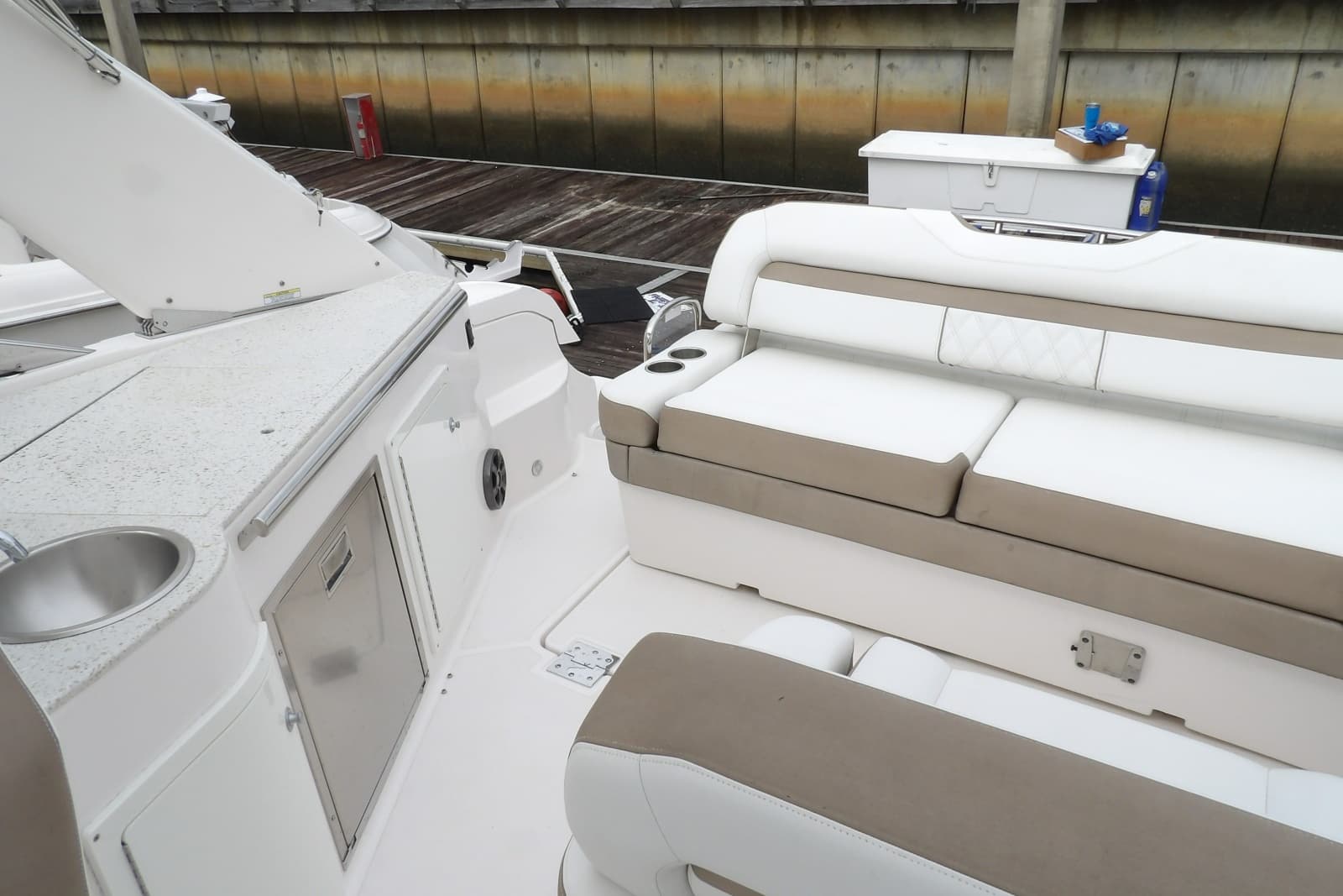 2018 Regal 33 XO - Photo 15