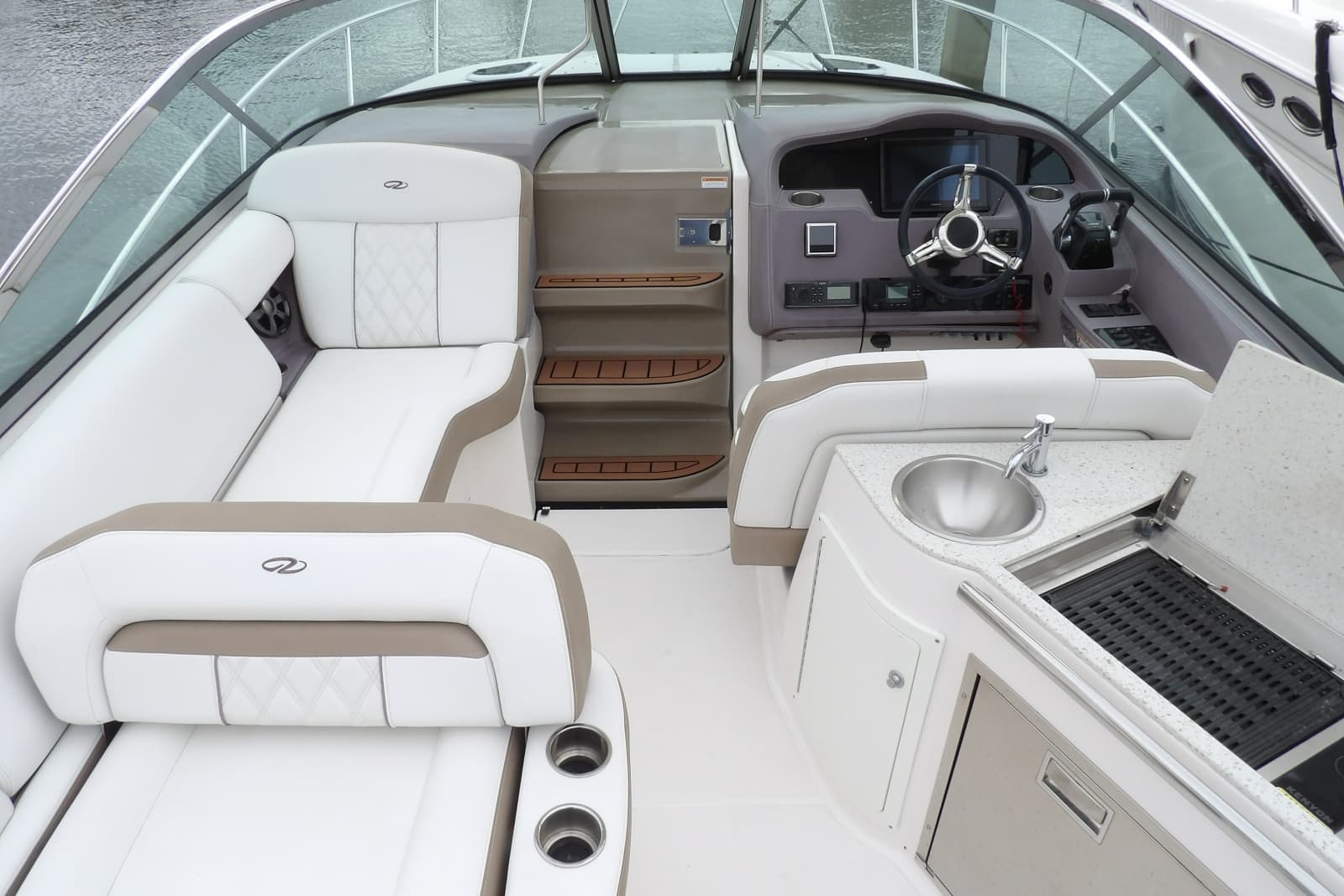 2018 Regal 33 XO - Photo 11