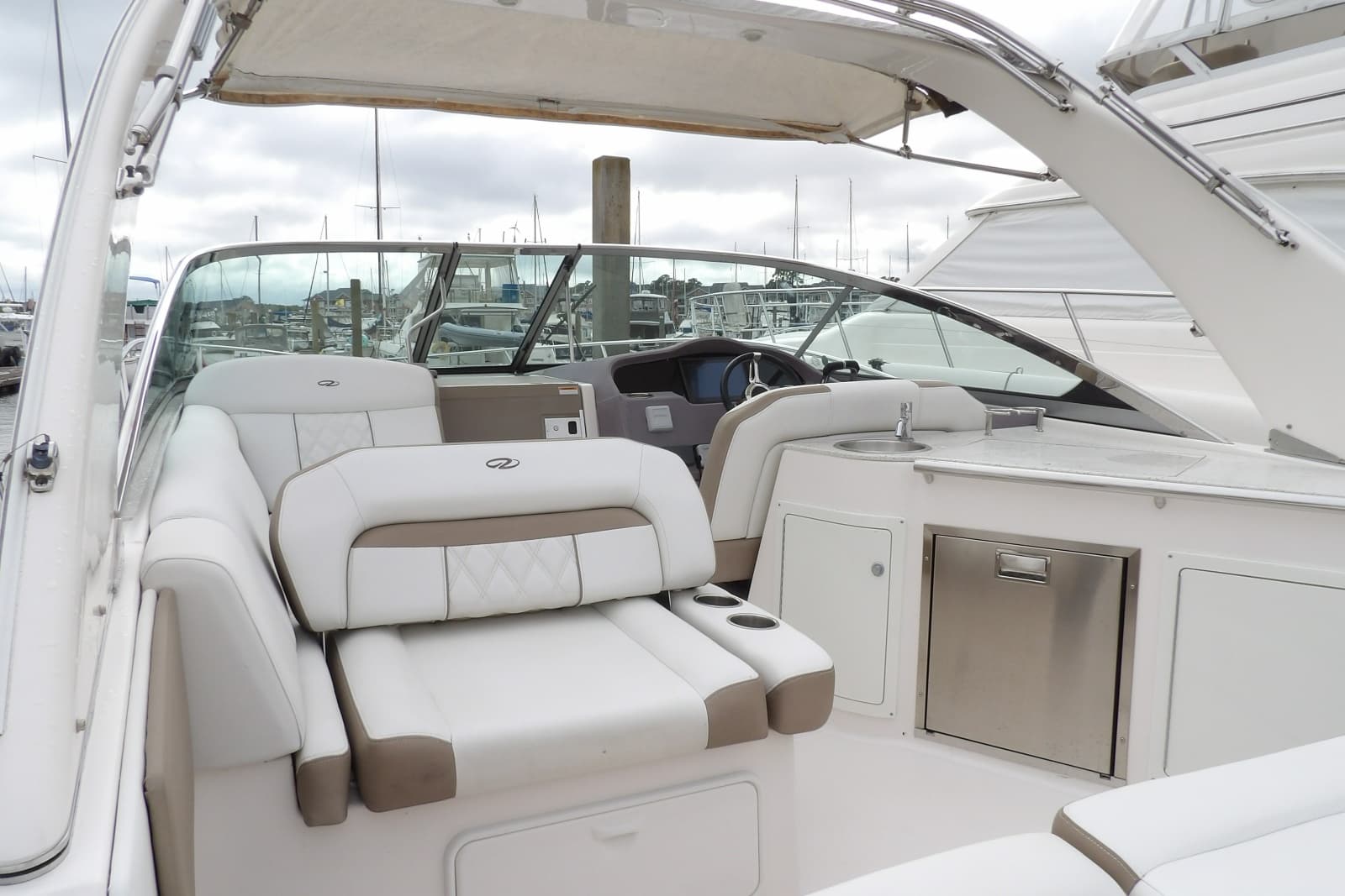 2018 Regal 33 XO - Photo 12