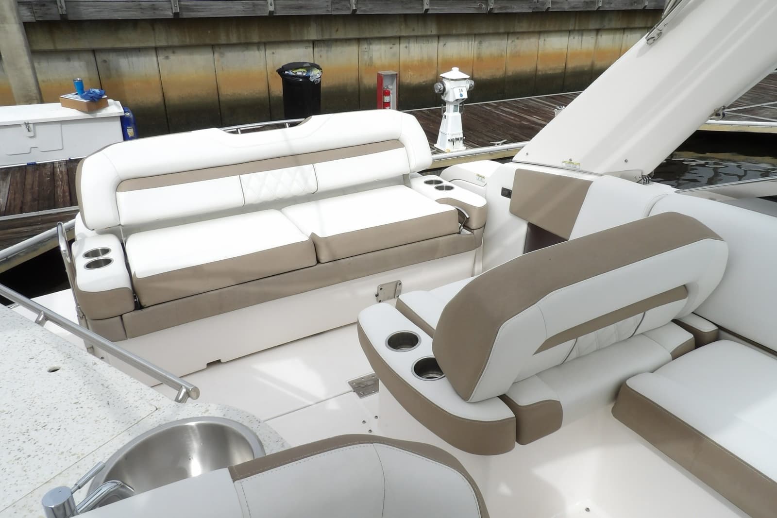 2018 Regal 33 XO - Photo 19