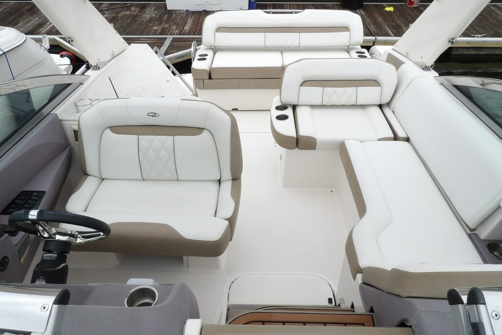 2018 Regal 33 XO - Photo 21
