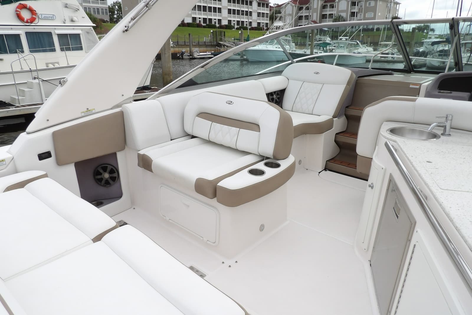 2018 Regal 33 XO - Photo 10