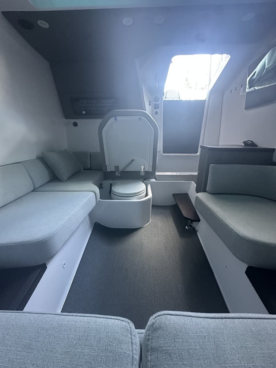 2024 Axopar 37 Sun Top - Photo 8