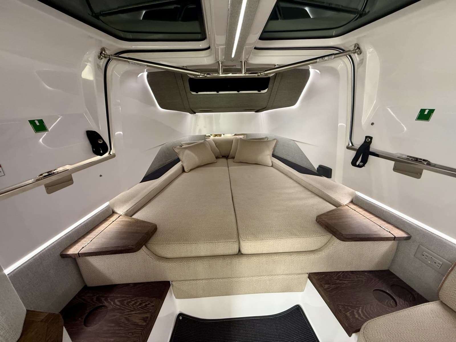 2021 Axopar 37 XC Cross Cabin - Photo 36