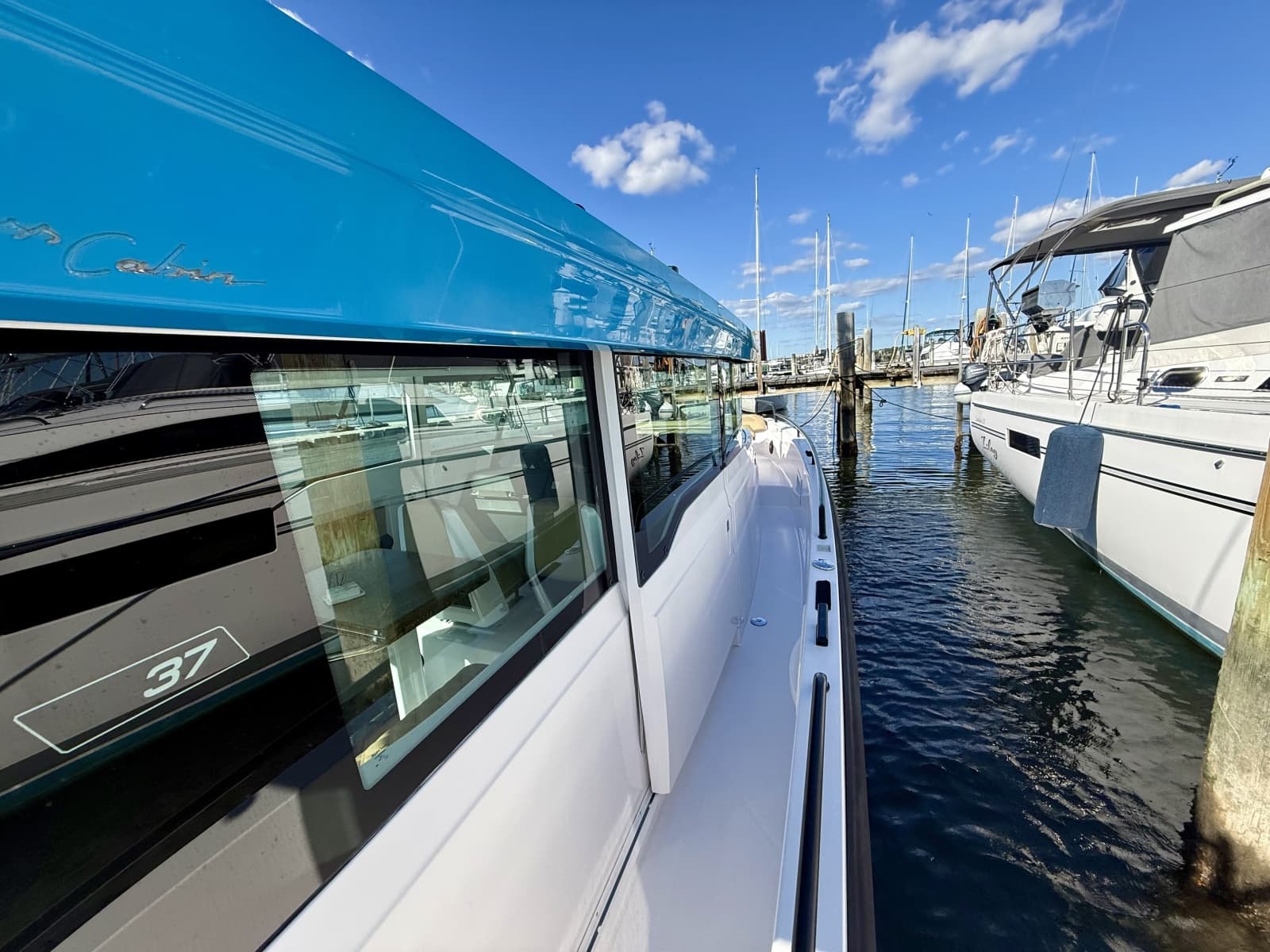 2021 Axopar 37 XC Cross Cabin - Photo 22
