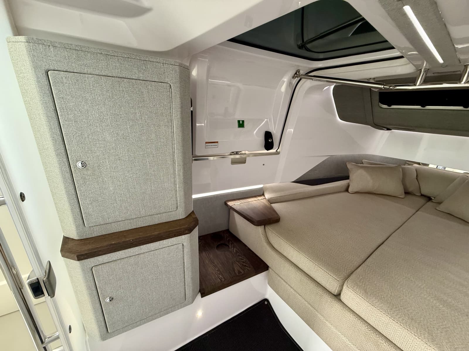 2021 Axopar 37 XC Cross Cabin - Photo 38