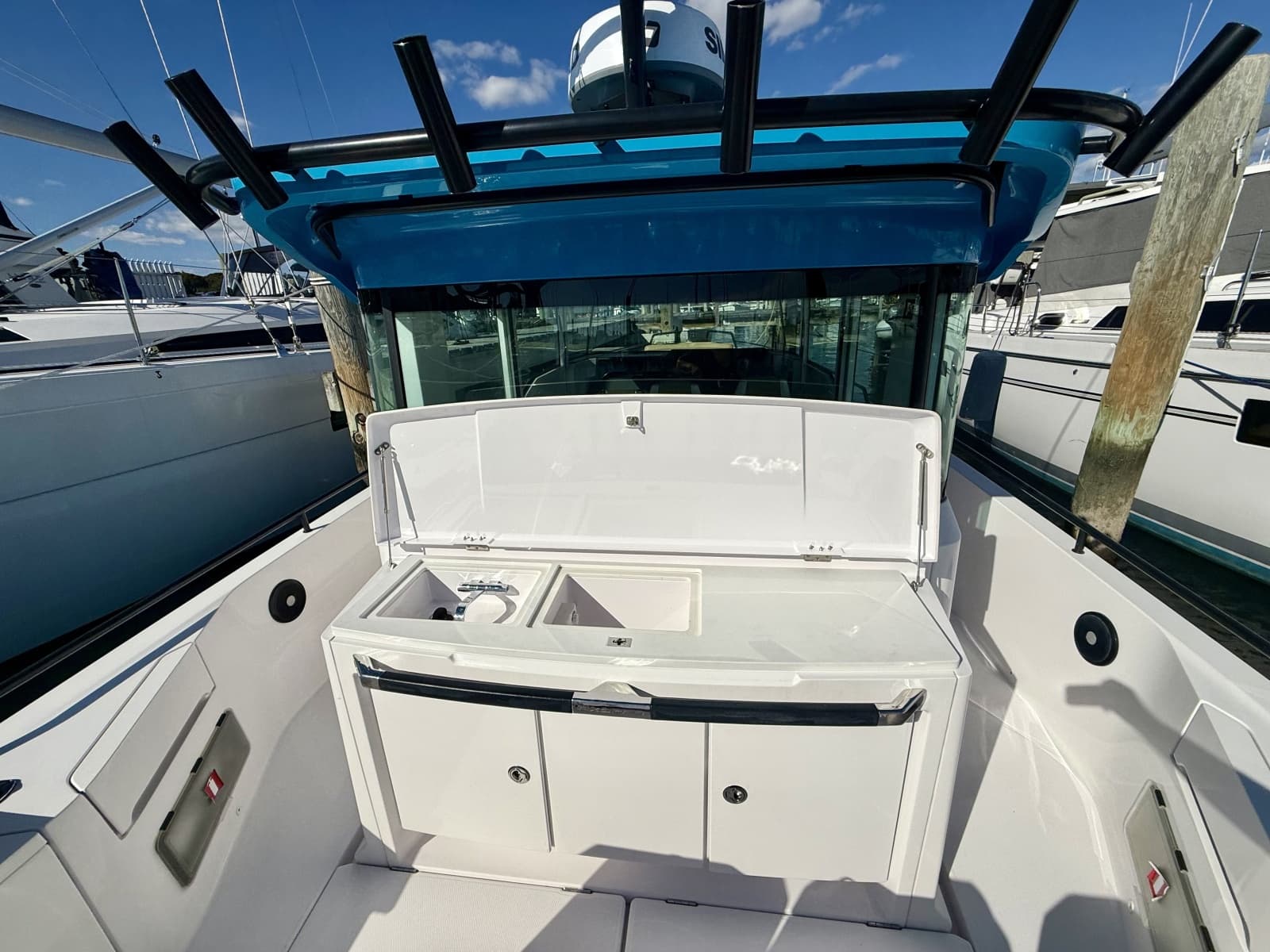 2021 Axopar 37 XC Cross Cabin - Photo 16