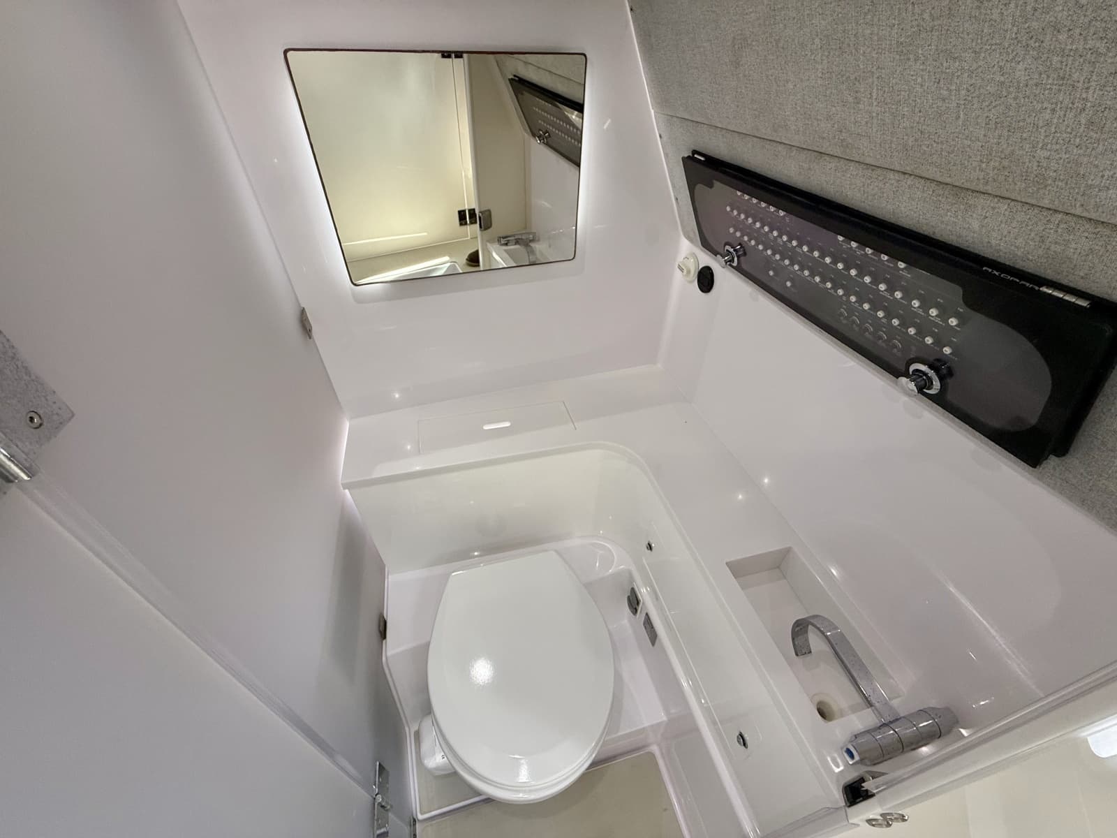 2021 Axopar 37 XC Cross Cabin - Photo 35