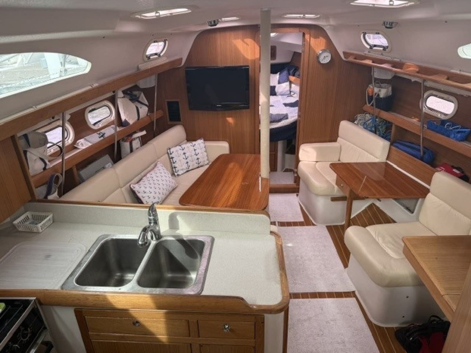 2009 Catalina 387 - Photo 11