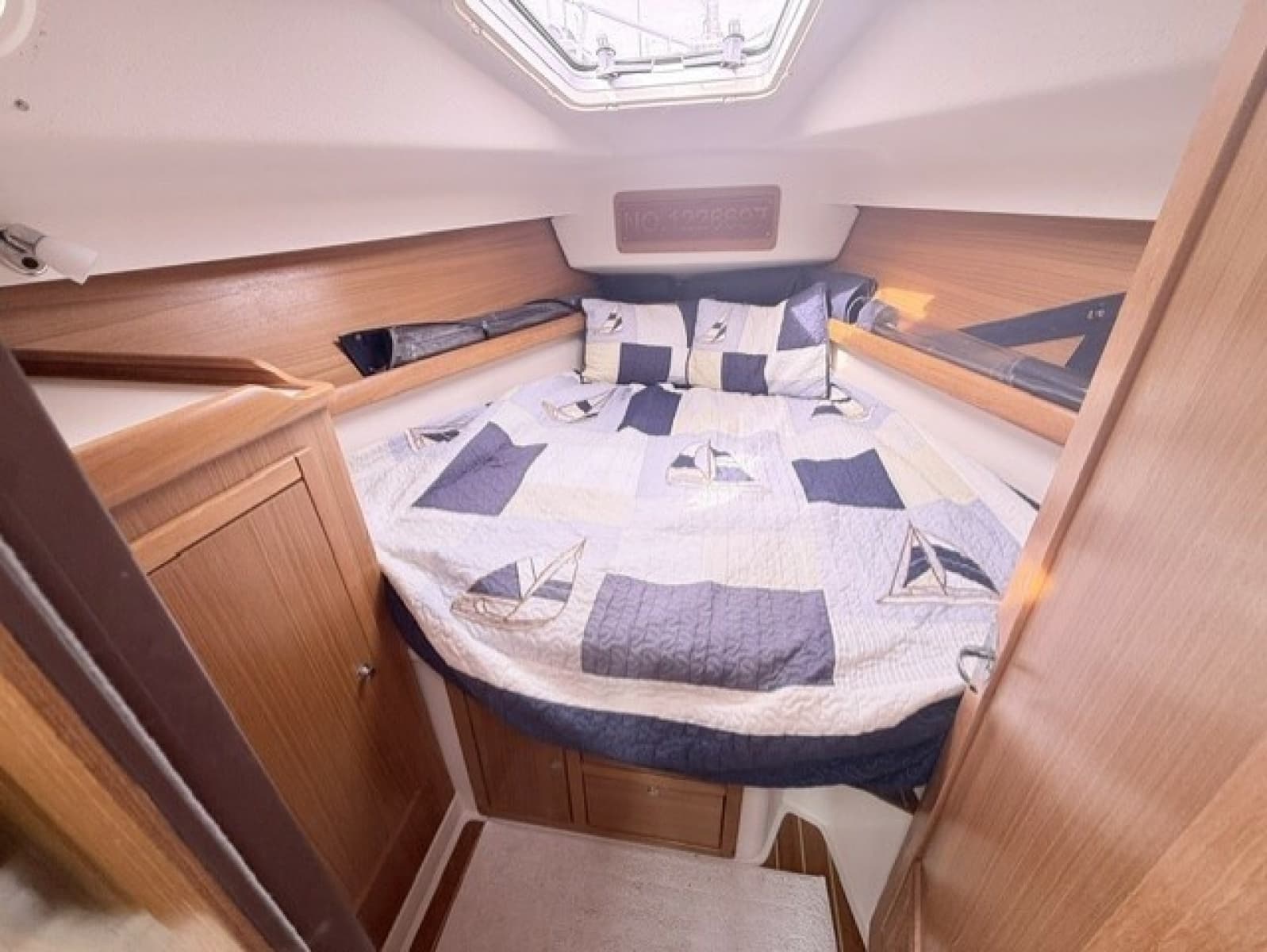 2009 Catalina 387 - Photo 16