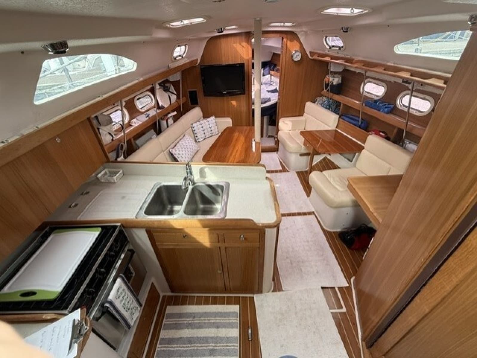 2009 Catalina 387 - Photo 10