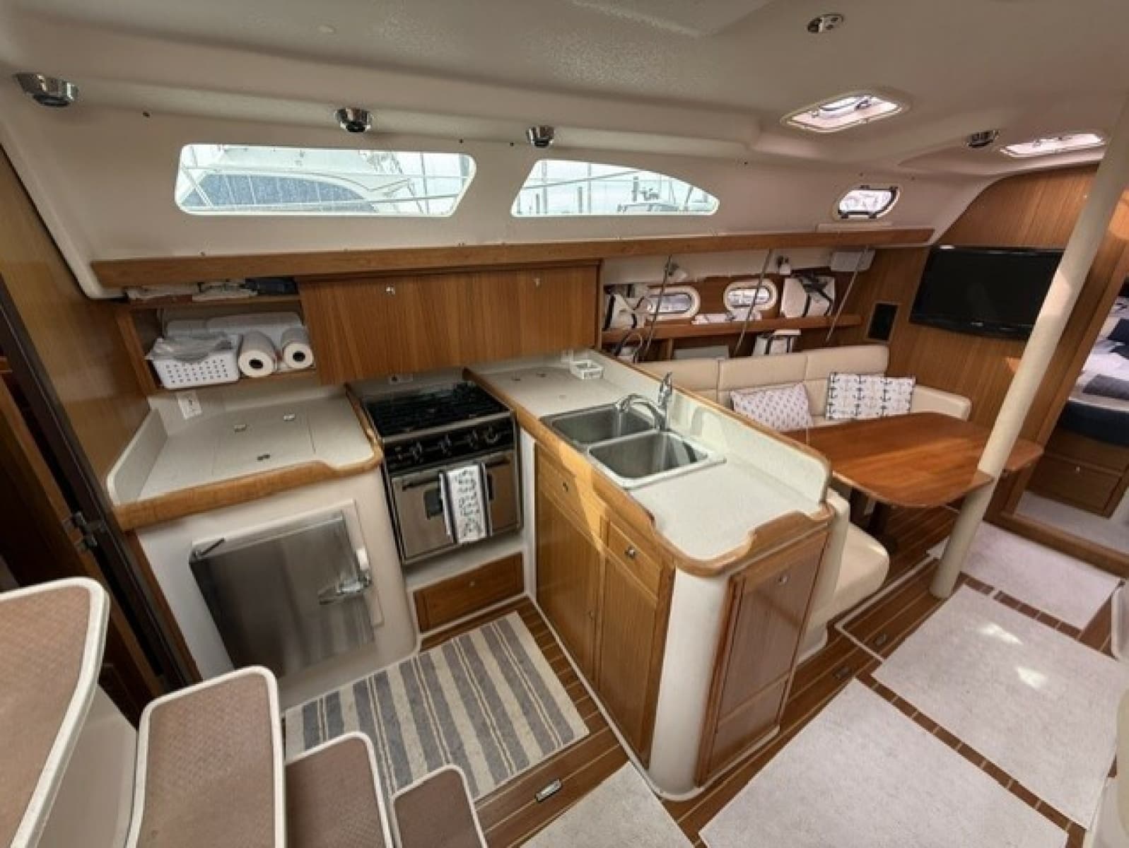 2009 Catalina 387 - Photo 14