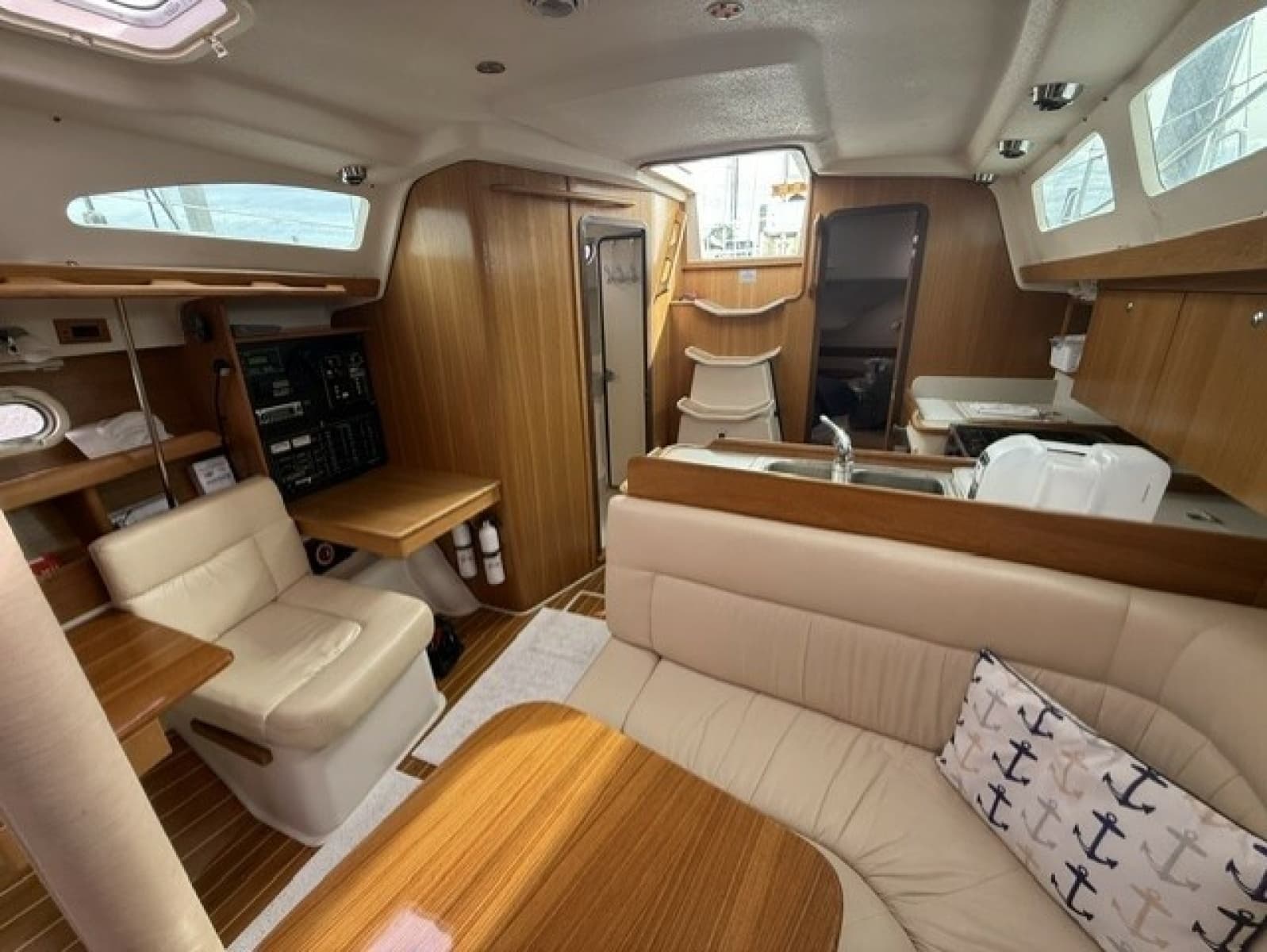 2009 Catalina 387 - Photo 13