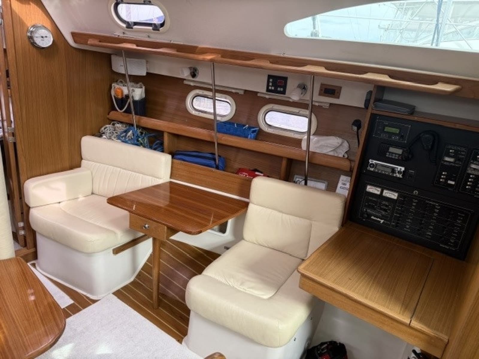 2009 Catalina 387 - Photo 15