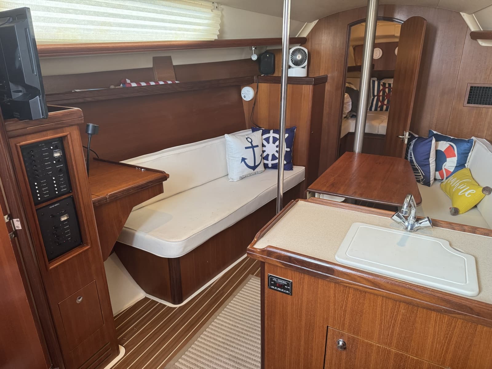 2007 Hunter 31 - Photo 17