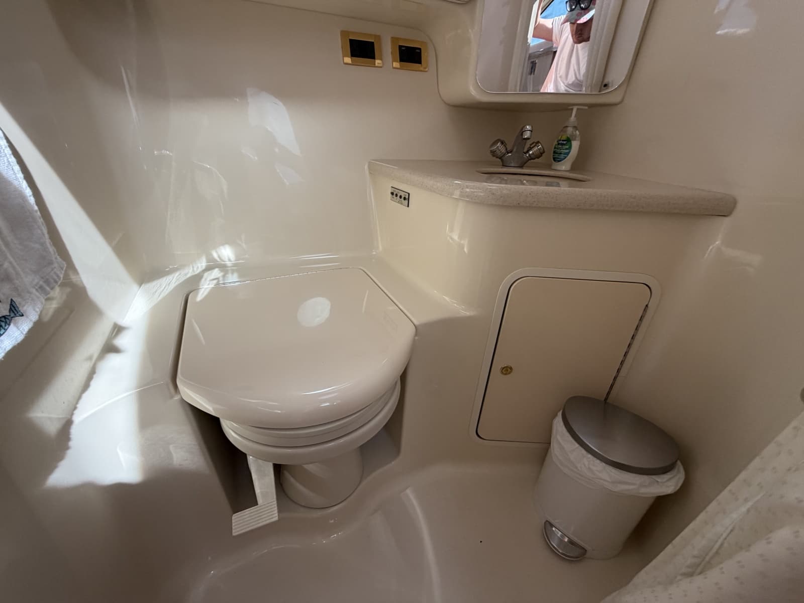 2000 Sea Ray 380 Aft Cabin - Photo 88