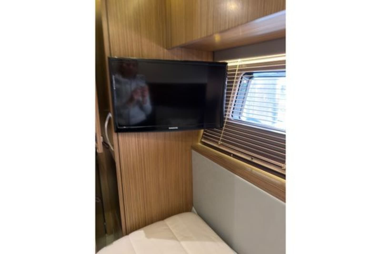 2018 Sea Ray L590 - Photo 20