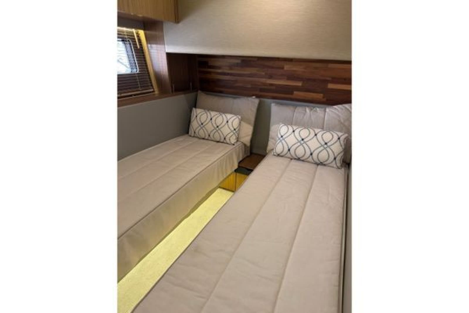 2018 Sea Ray L590 - Photo 19