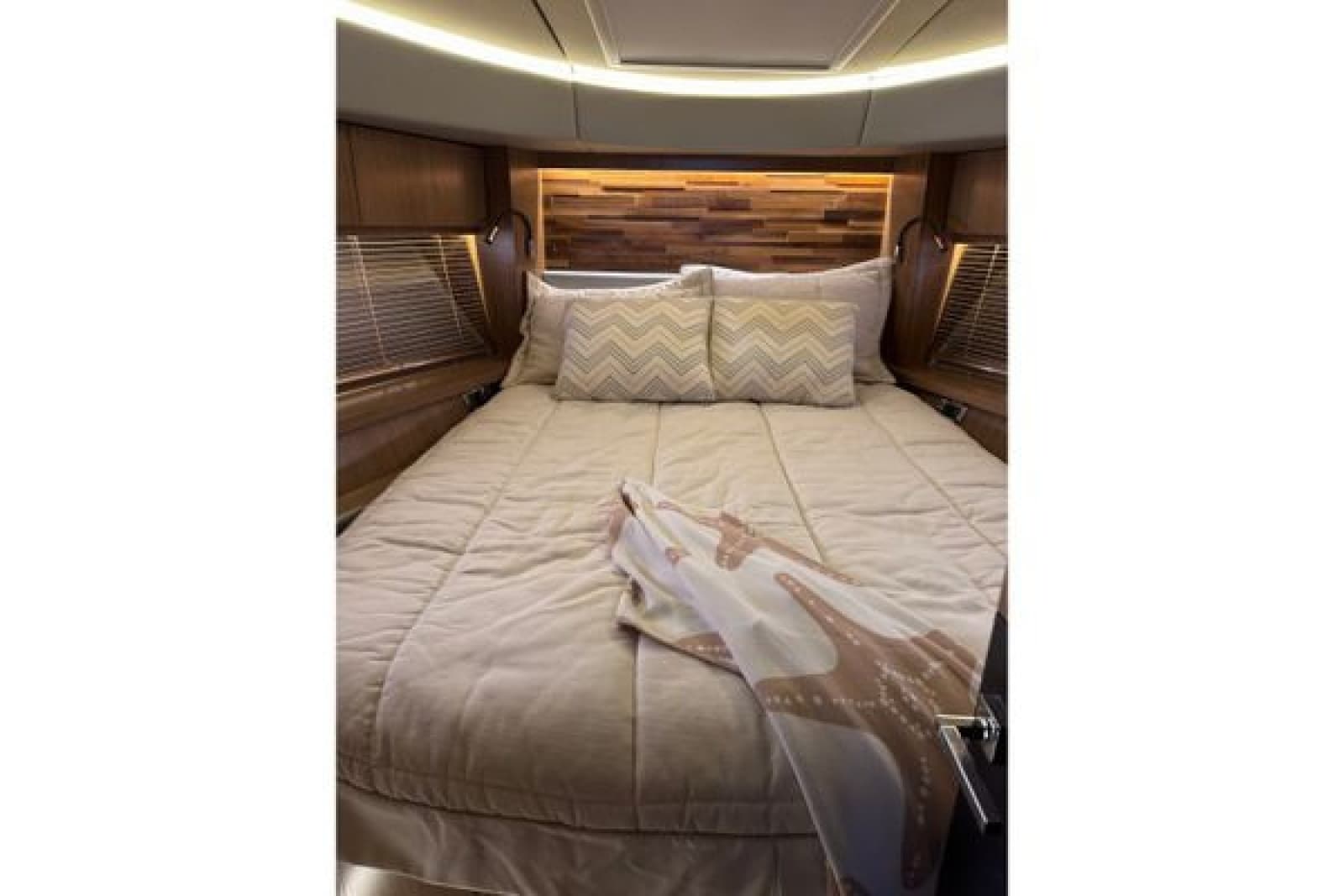 2018 Sea Ray L590 - Photo 16