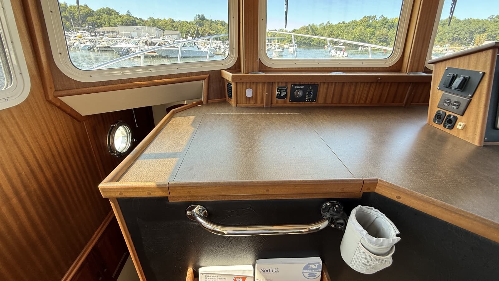 2012 American Tug  - Photo 76