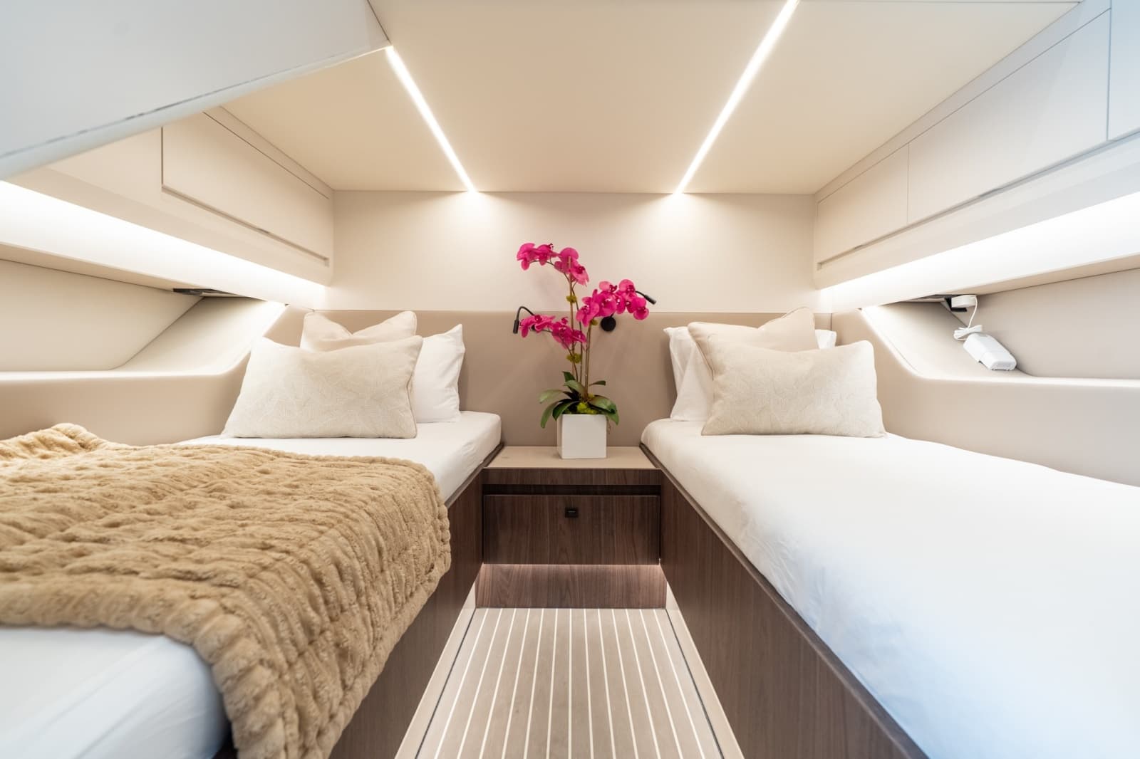 2026 Vanquish Yachts 55 Veloce - Photo 26