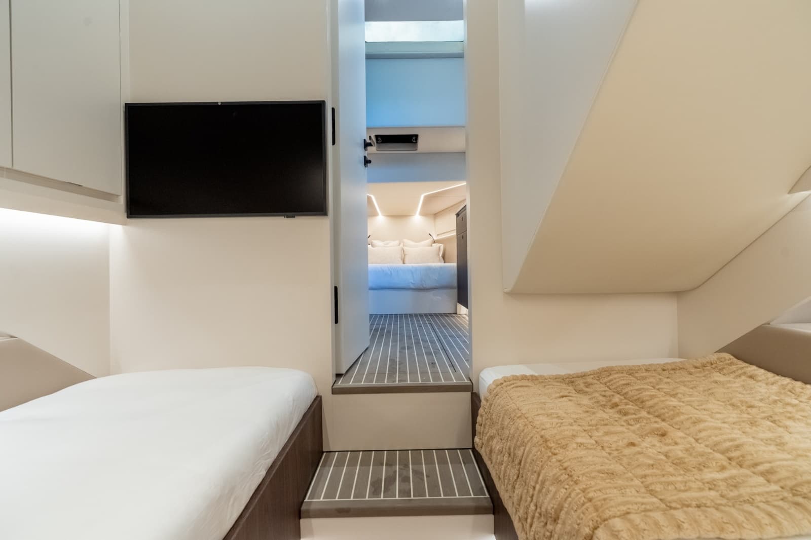 2026 Vanquish Yachts 55 Veloce - Photo 29