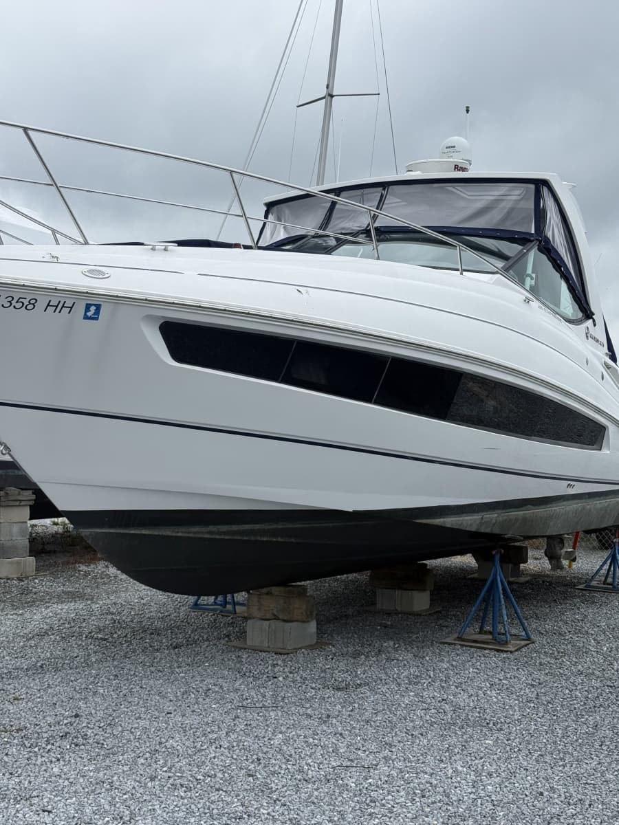 2016 Cruisers Yachts 350 Express - Photo 2