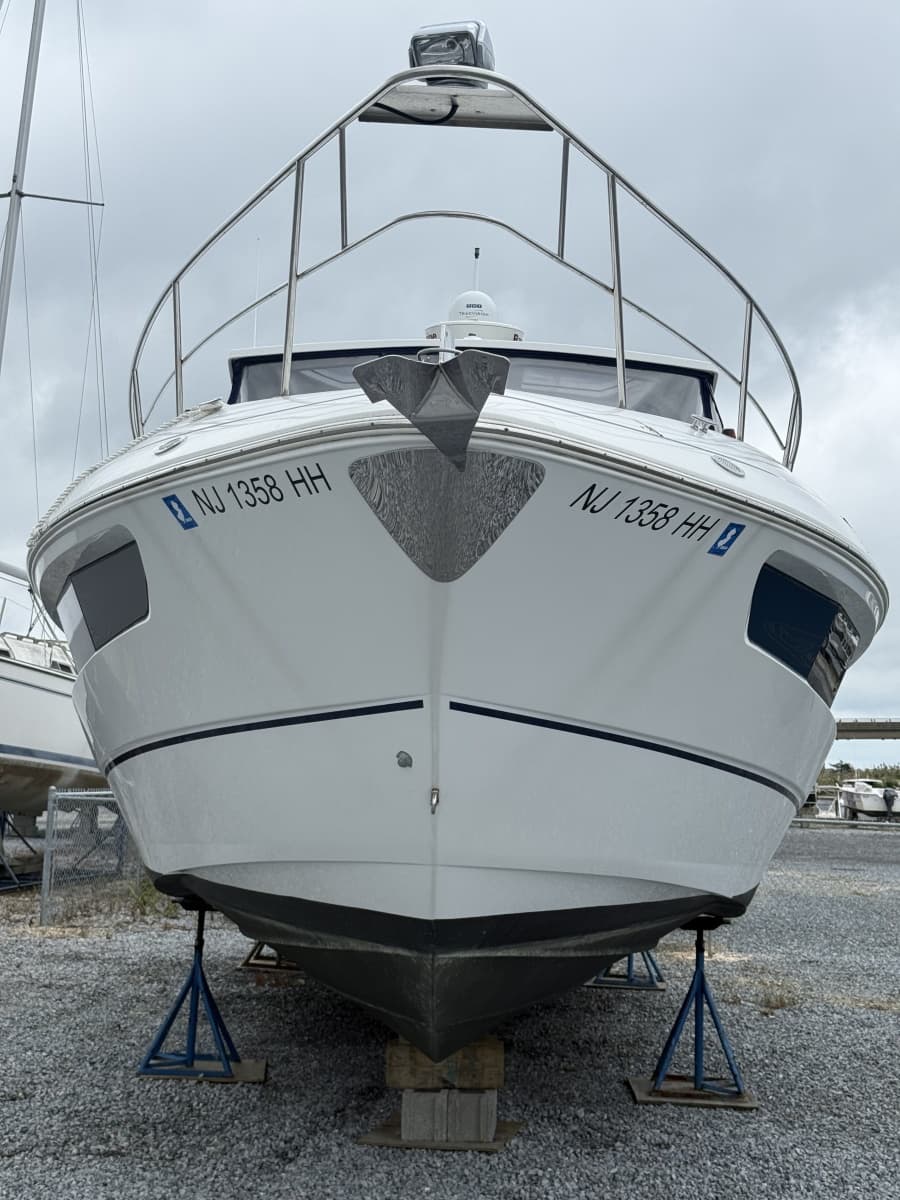 2016 Cruisers Yachts 350 Express - Photo 3
