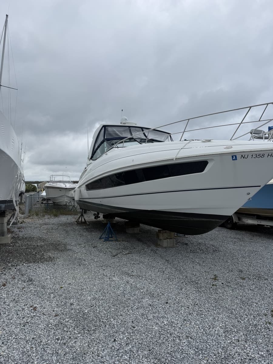 2016 Cruisers Yachts 350 Express - Photo 1