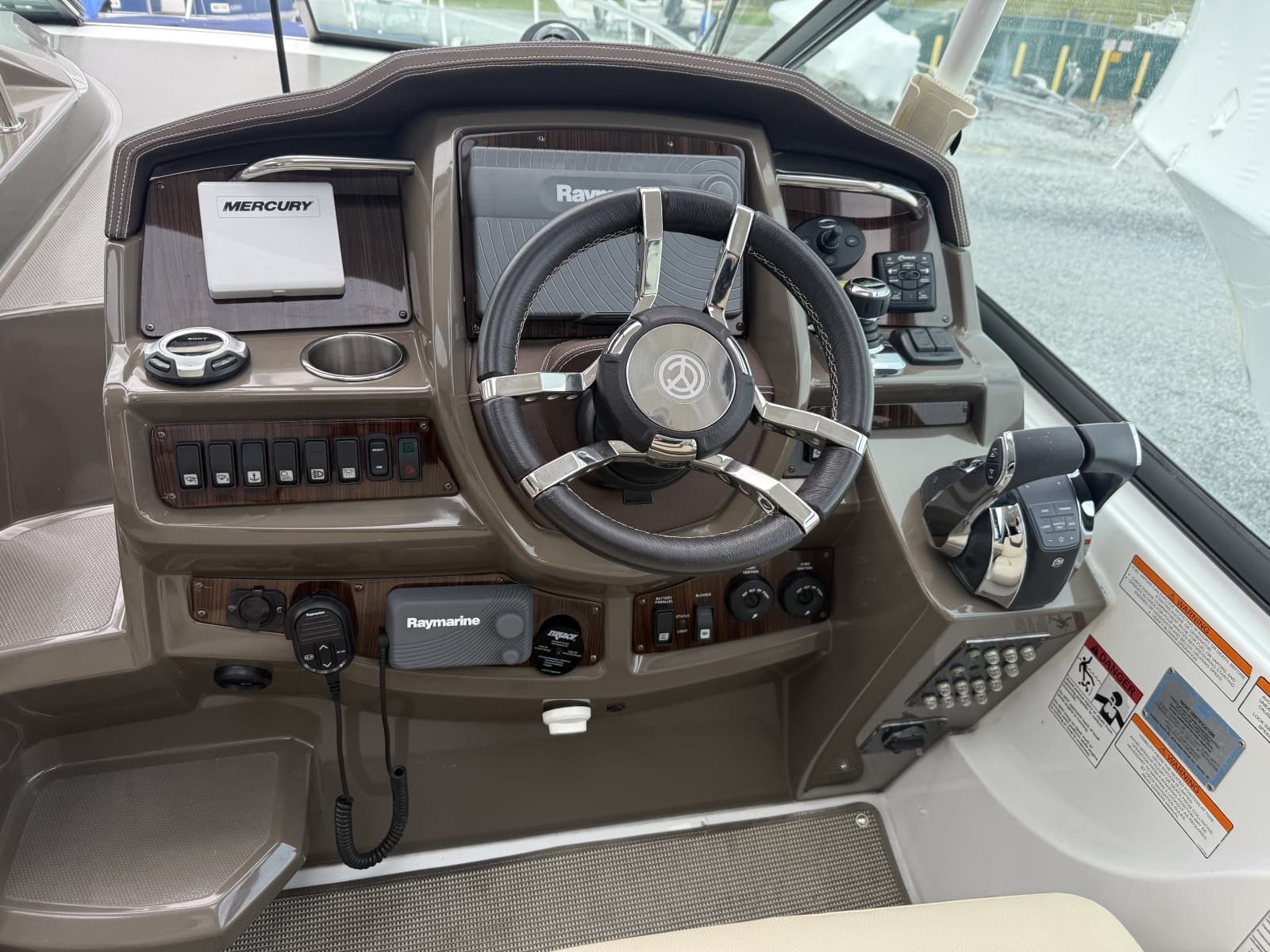 2016 Cruisers Yachts 350 Express - Photo 7