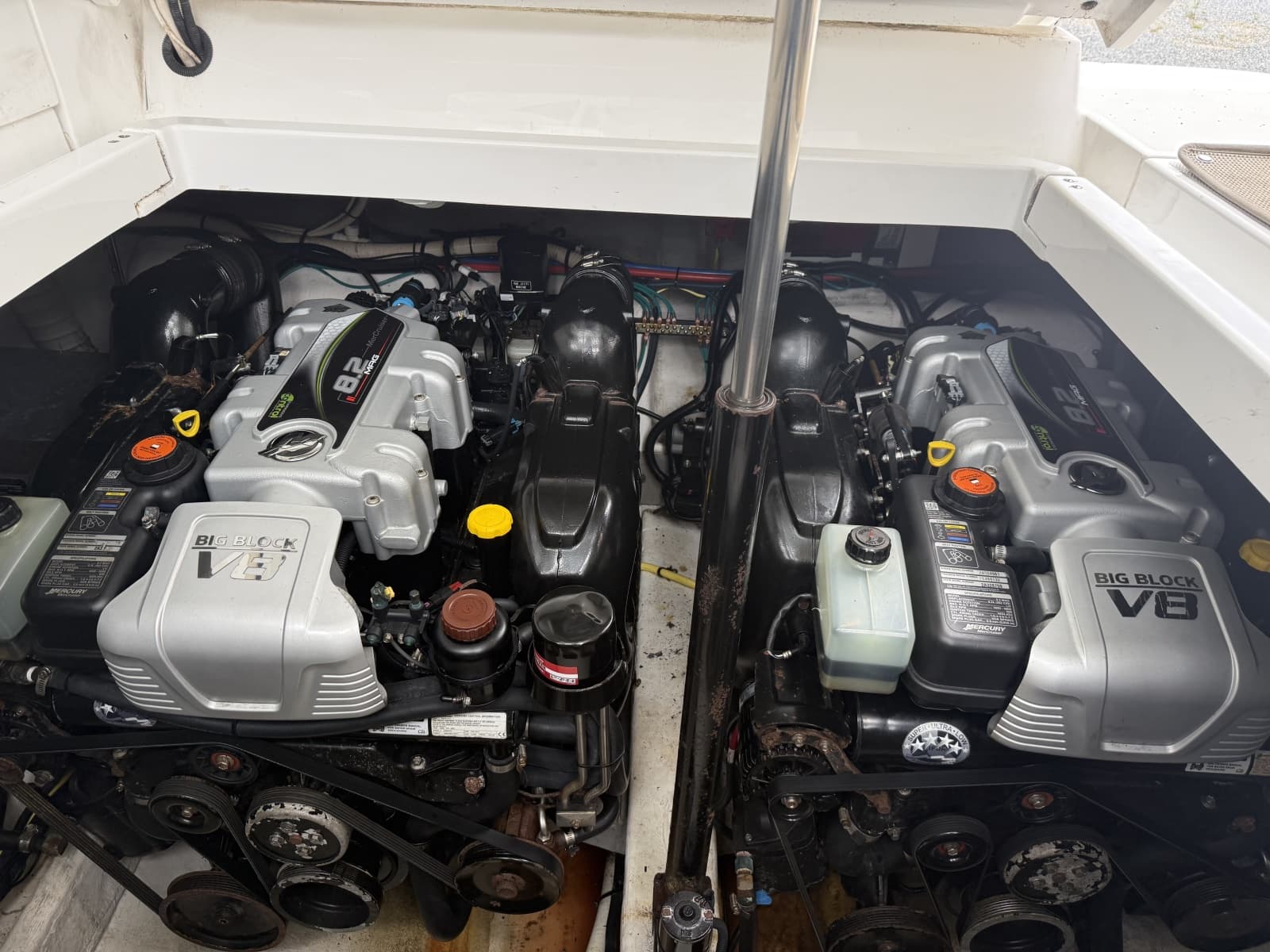 2016 Cruisers Yachts 350 Express - Photo 30