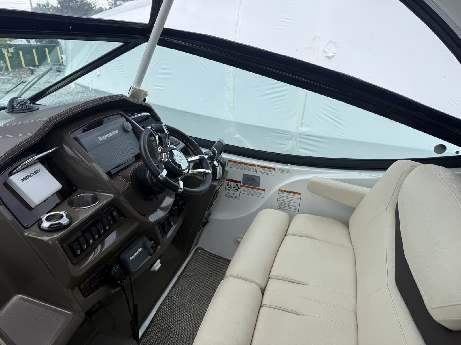 2016 Cruisers Yachts 350 Express - Photo 6