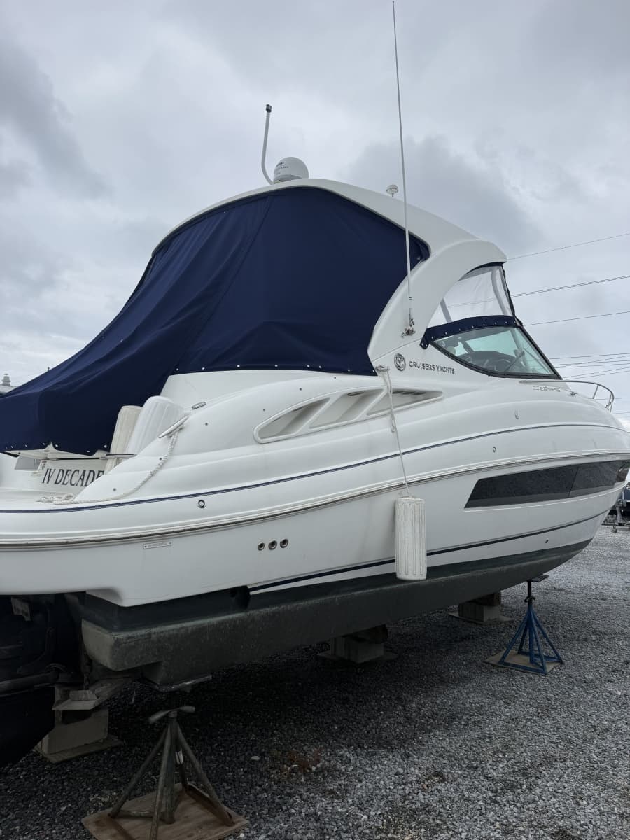 2016 Cruisers Yachts 350 Express - Photo 4