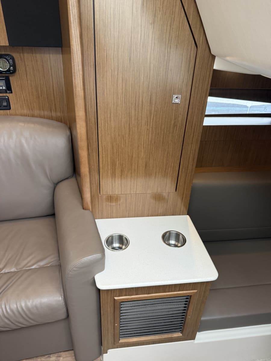 2016 Cruisers Yachts 350 Express - Photo 20