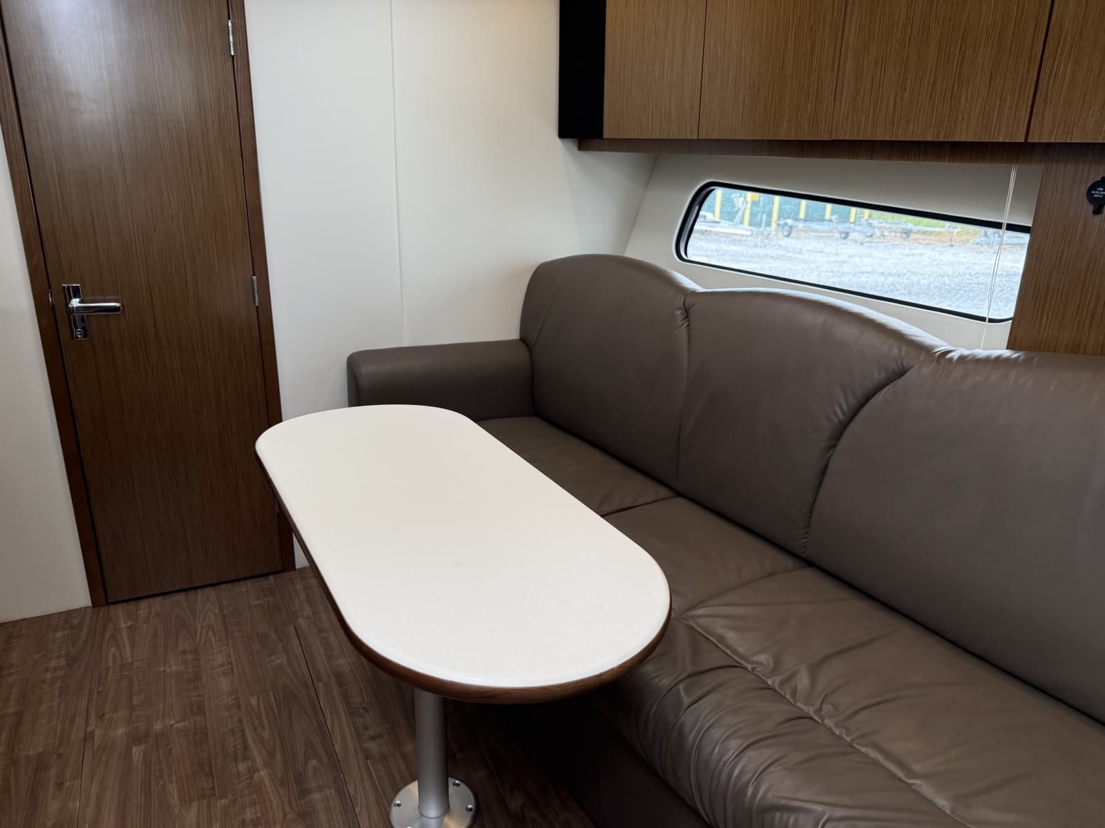 2016 Cruisers Yachts 350 Express - Photo 17