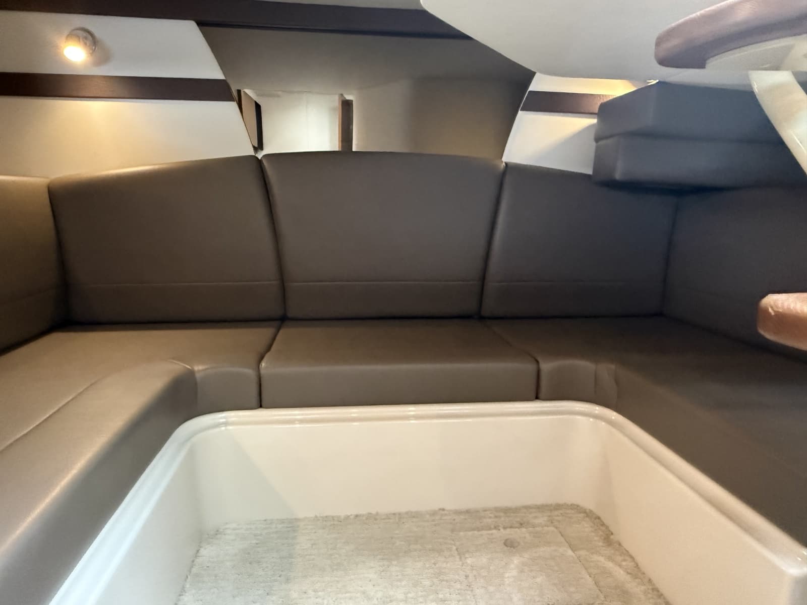 2016 Cruisers Yachts 350 Express - Photo 15