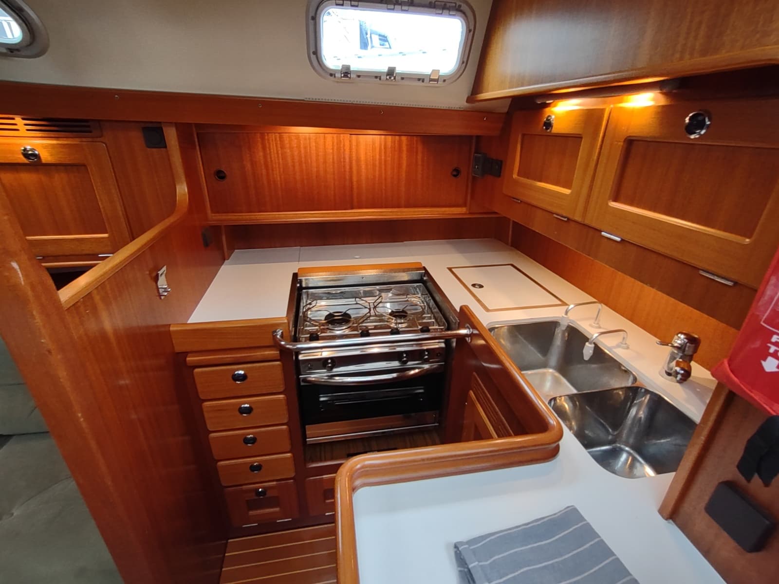 2004 Hallberg-Rassy 43 - Photo 19
