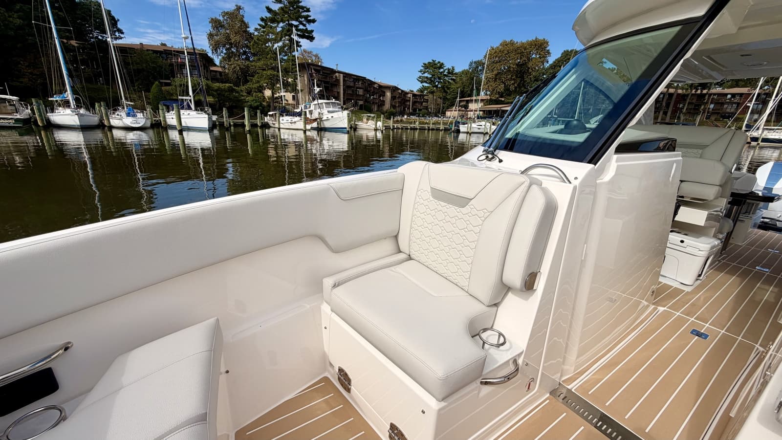 2026 Tiara Yachts 34 LX - Photo 8