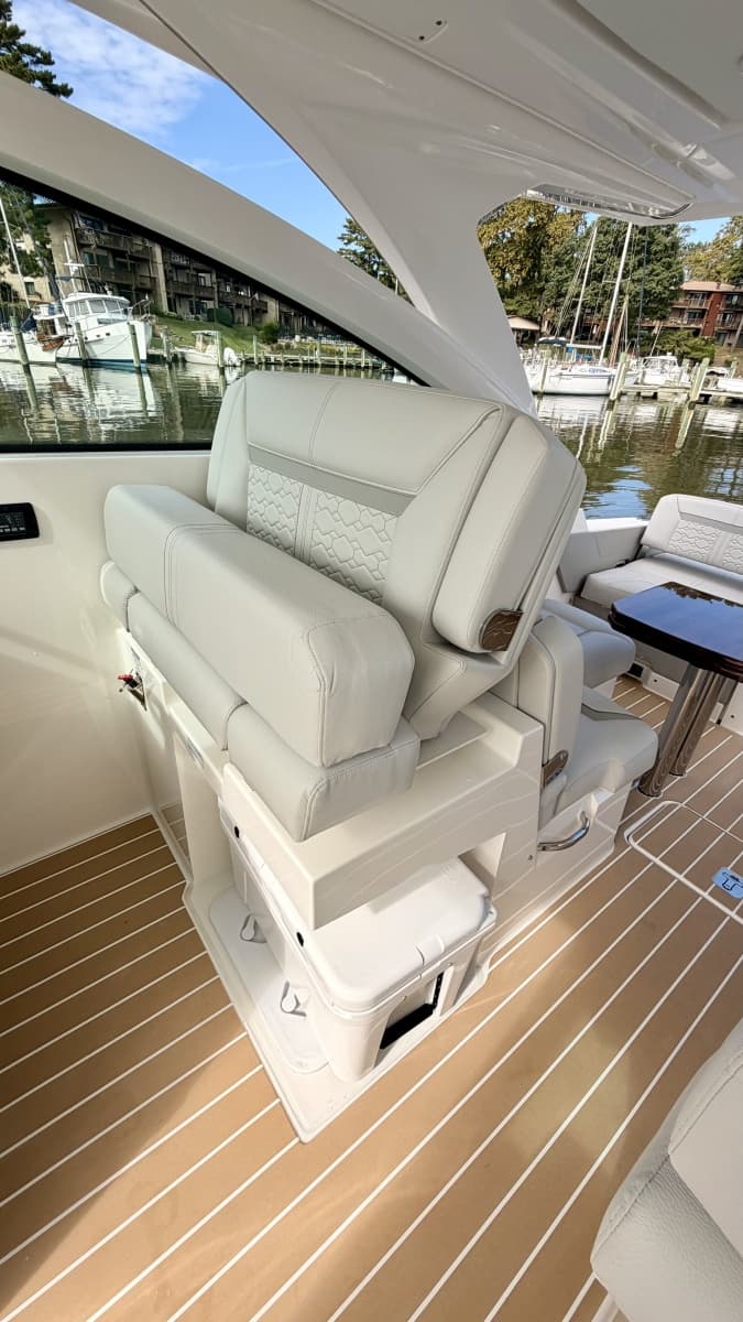 2026 Tiara Yachts 34 LX - Photo 12
