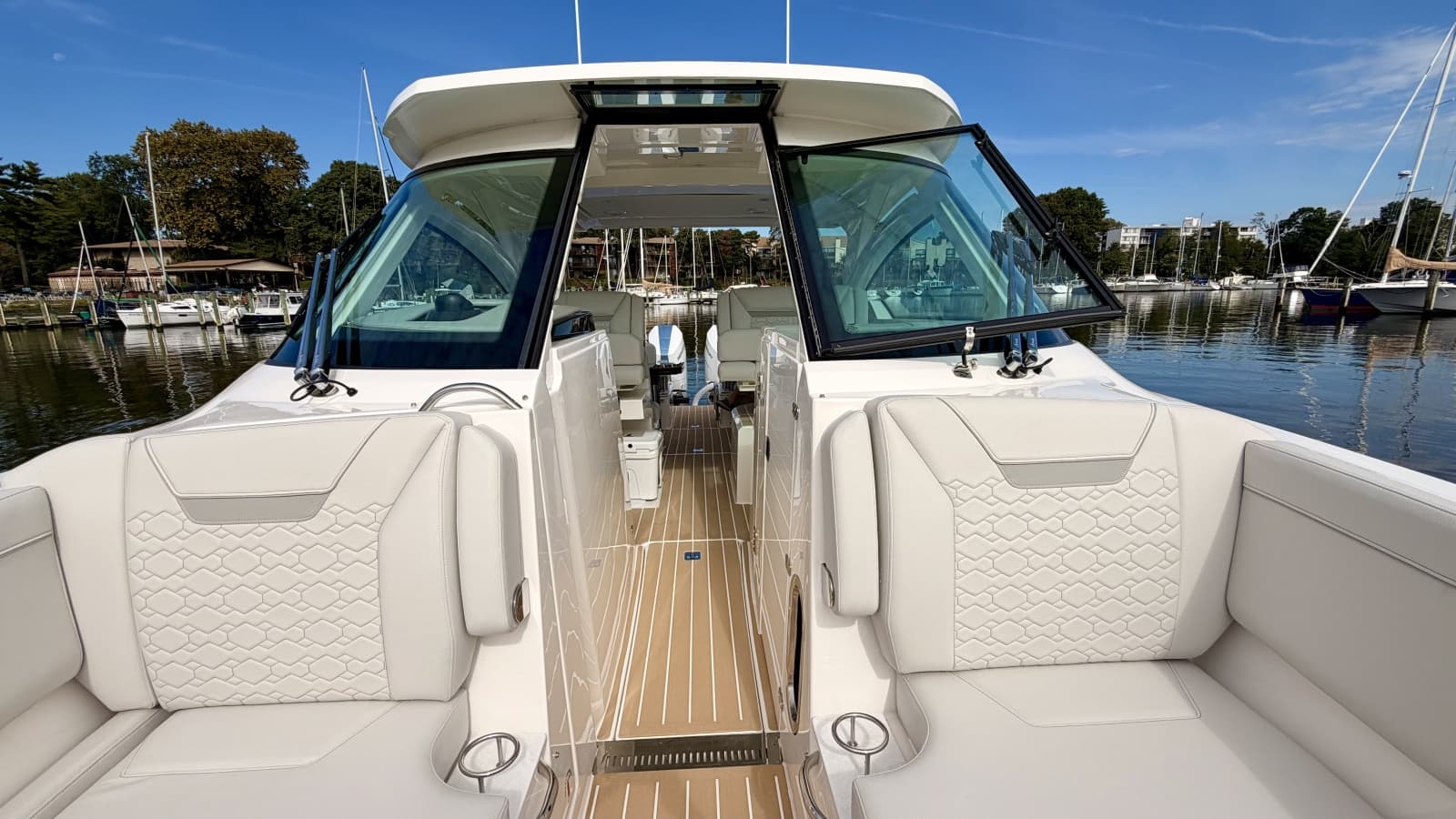 2026 Tiara Yachts 34 LX - Photo 6