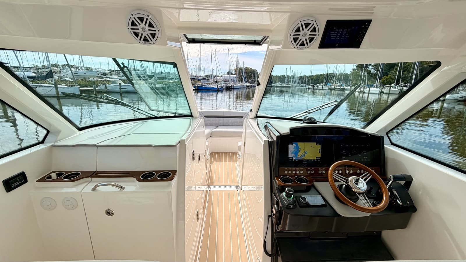 2026 Tiara Yachts 34 LX - Photo 9