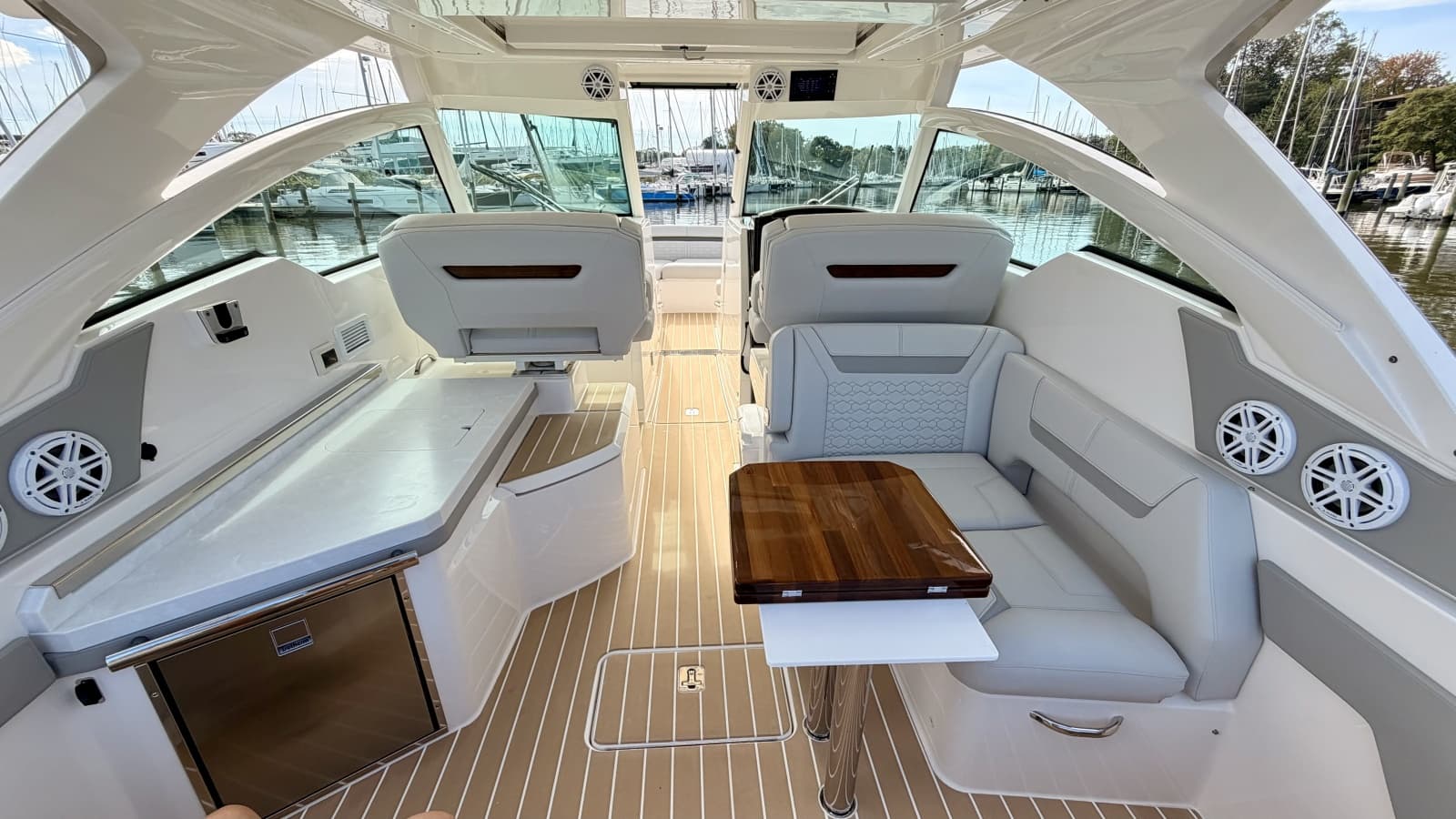 2026 Tiara Yachts 34 LX - Photo 15